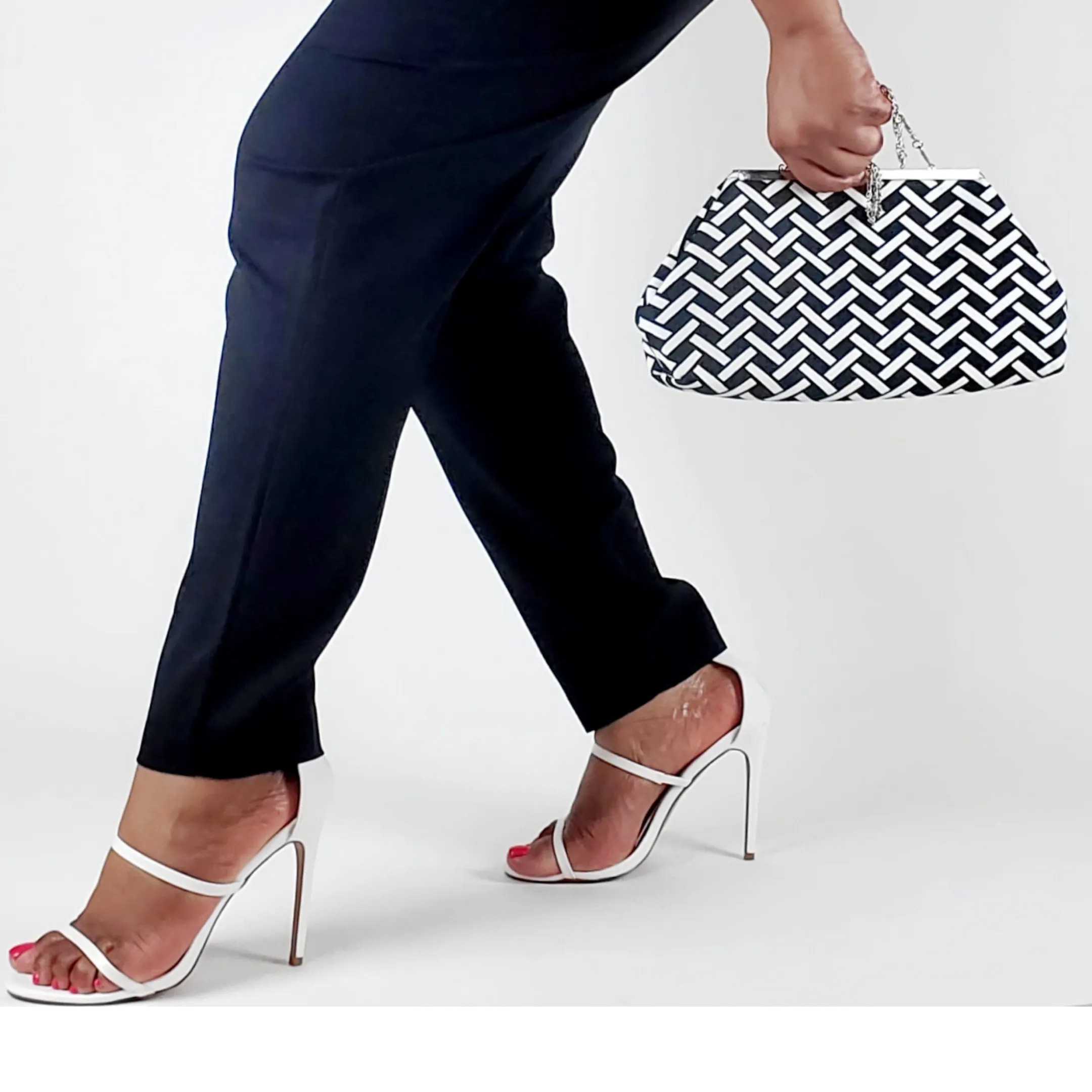 Jazz Clasp- Black & White Chevron Clutch