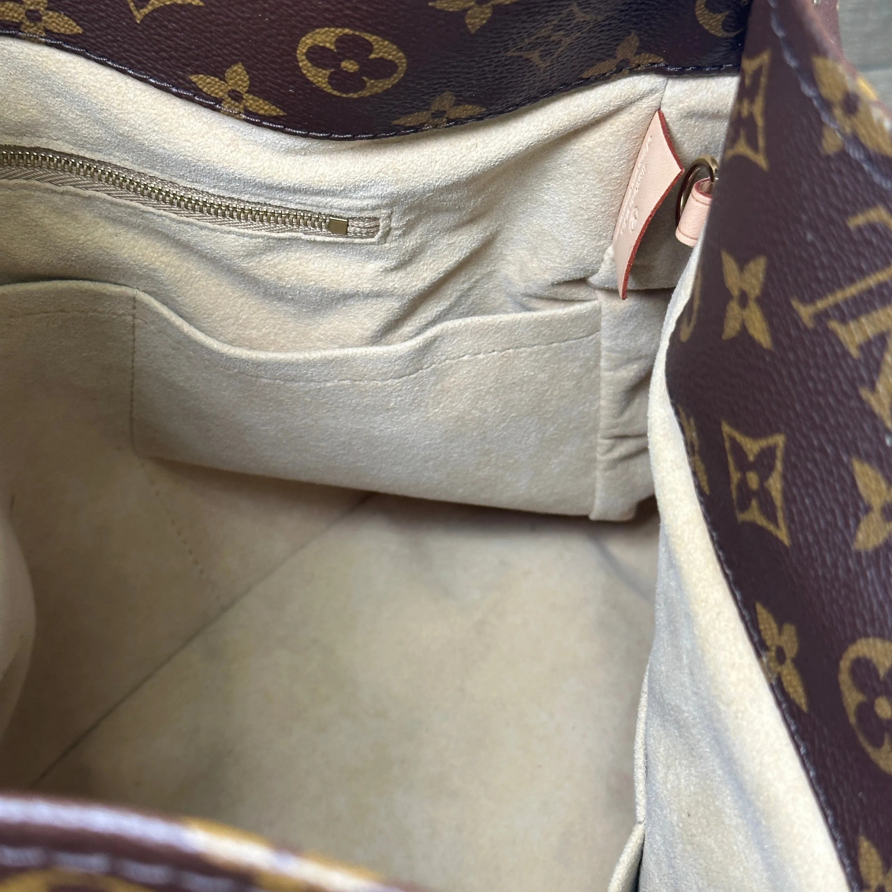Louis Vuitton Monogram Artsy MM