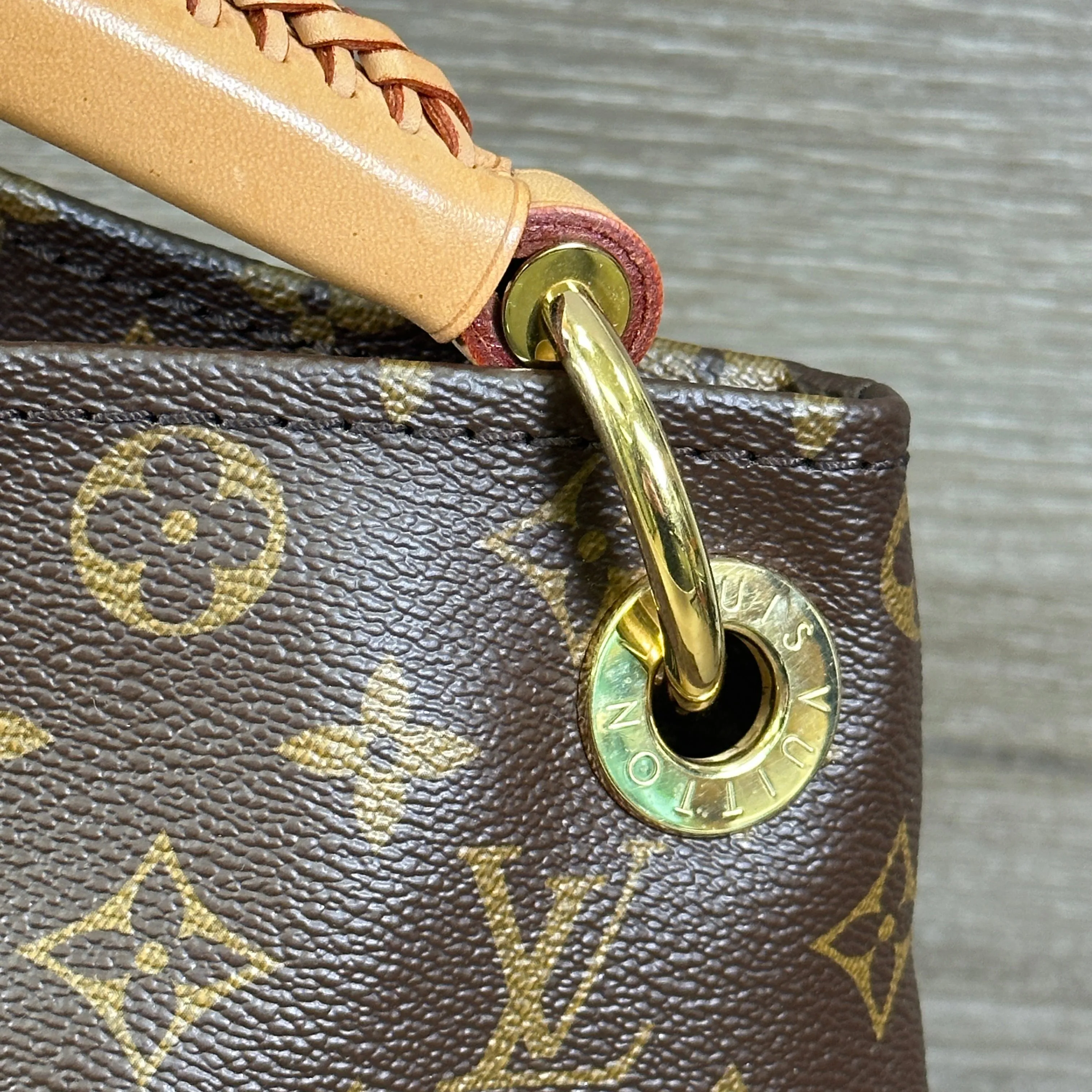 Louis Vuitton Monogram Artsy MM