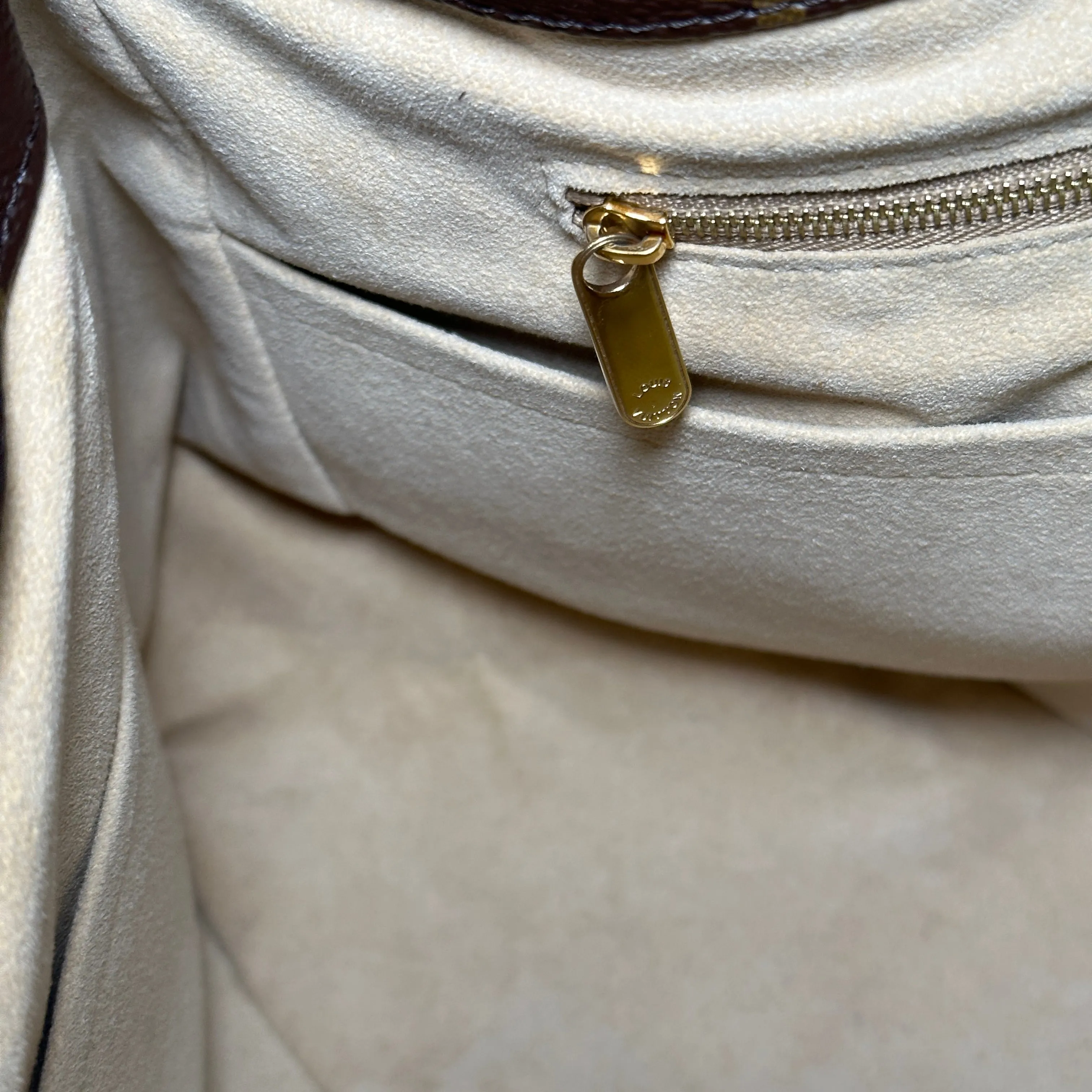 Louis Vuitton Monogram Artsy MM