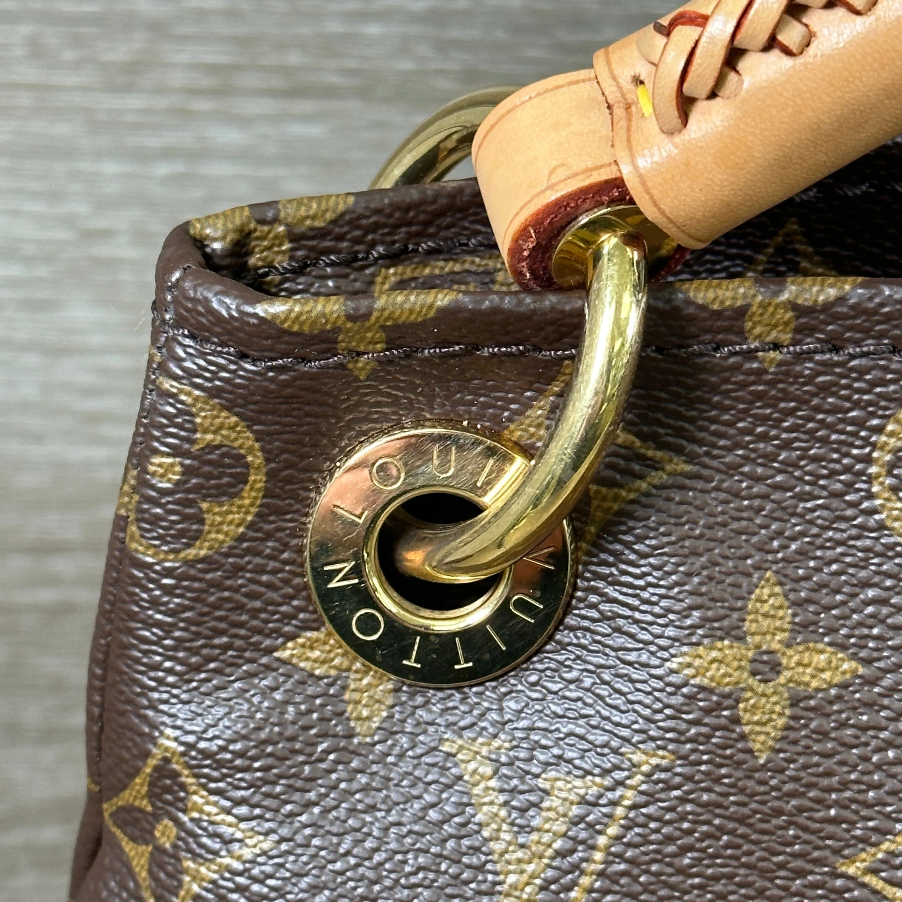 Louis Vuitton Monogram Artsy MM