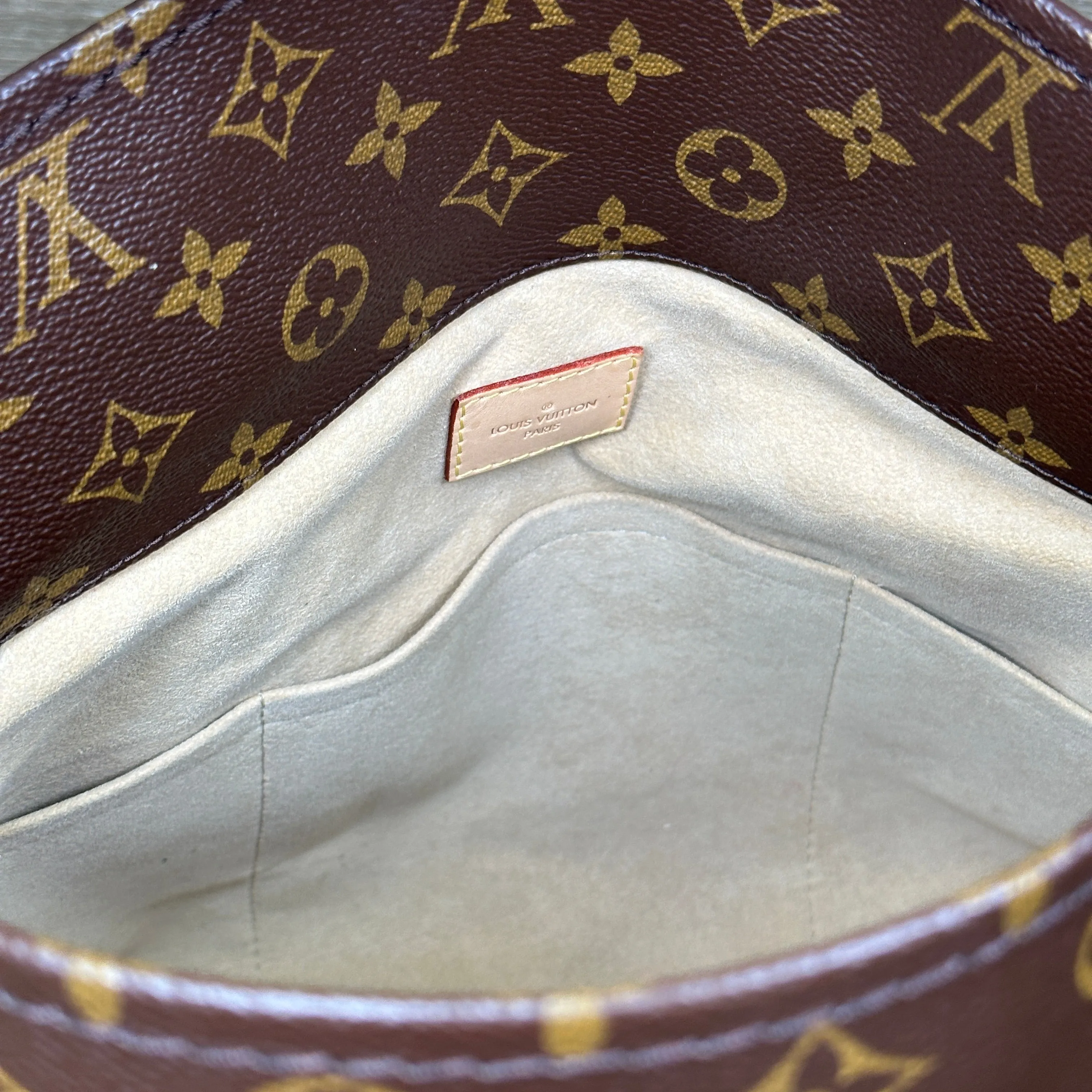 Louis Vuitton Monogram Artsy MM