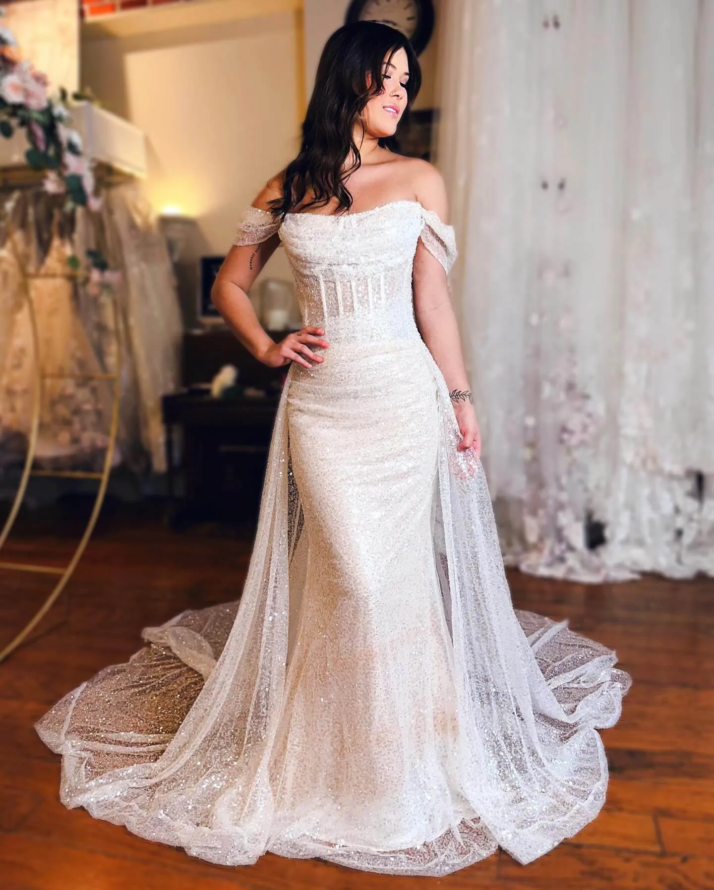 Sparkly Off Shoulder Sequins Wedding Dresses Mermaid With Train